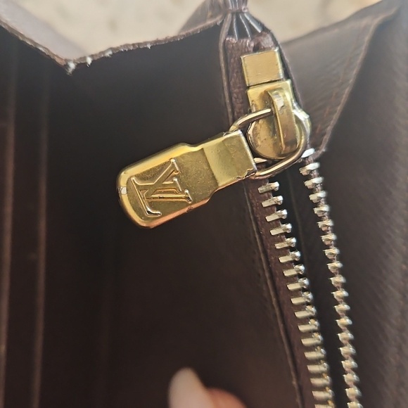 Louis Vuitton Damier Sarah Long Wallet - Picture 15 of 17